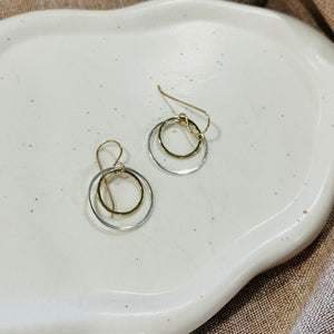 MIXED METAL LAYER EARRING