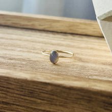 Load image into Gallery viewer, LABRADORITE LARGE OVAL RING
