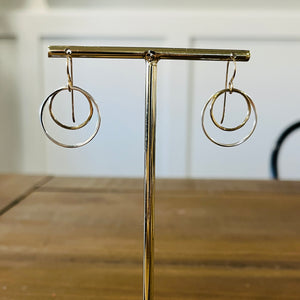MIXED METAL LAYER EARRING