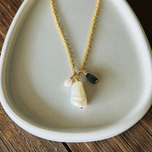 Load image into Gallery viewer, PEARL &amp; LABRADORITE NECKLACE
