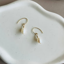 Load image into Gallery viewer, LANI BIG PEARL EARRINGS
