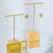 Load image into Gallery viewer, GOLD DISC HANG EARRINGS
