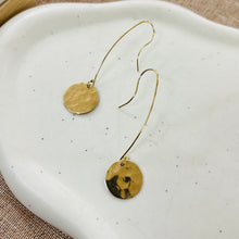 Load image into Gallery viewer, GOLD DISC HANG EARRINGS
