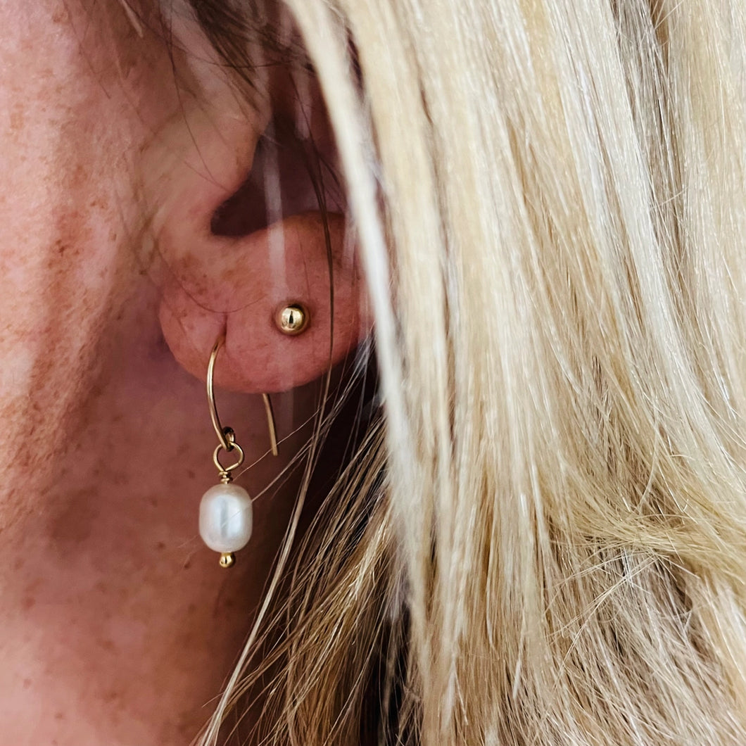 LANI SIMPLE PEARL EARRINGS