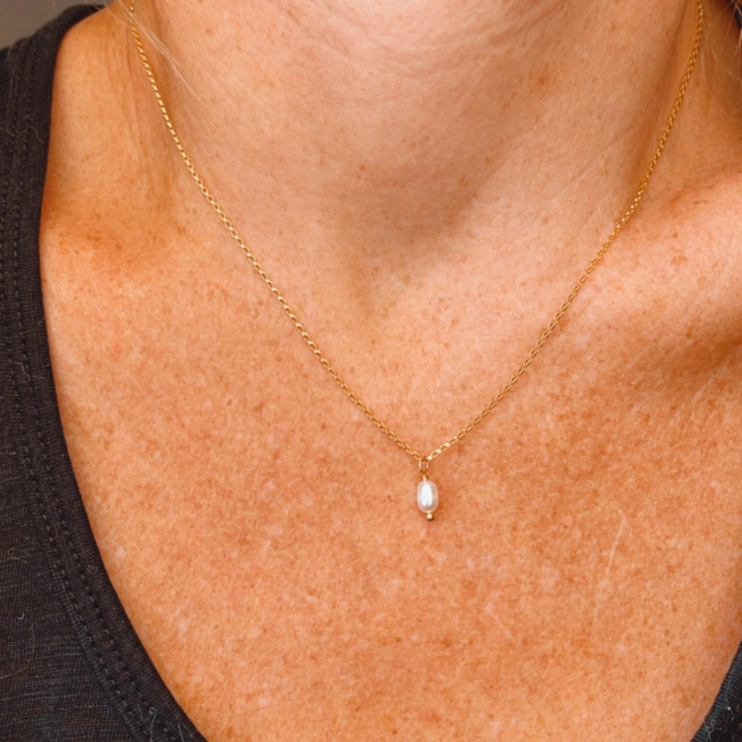 ROMY PEARL NECKLACE