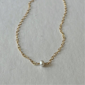 KOKO PEARL NECKLACE